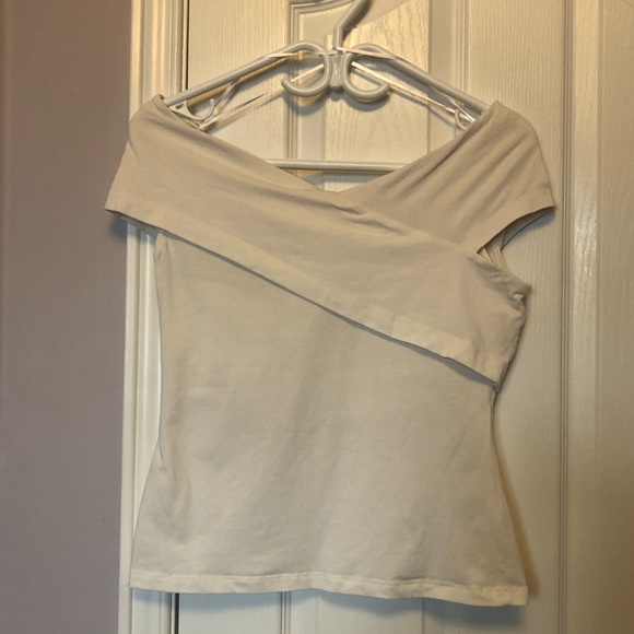 H&M Off Shoulder Top - Picture 3 of 3